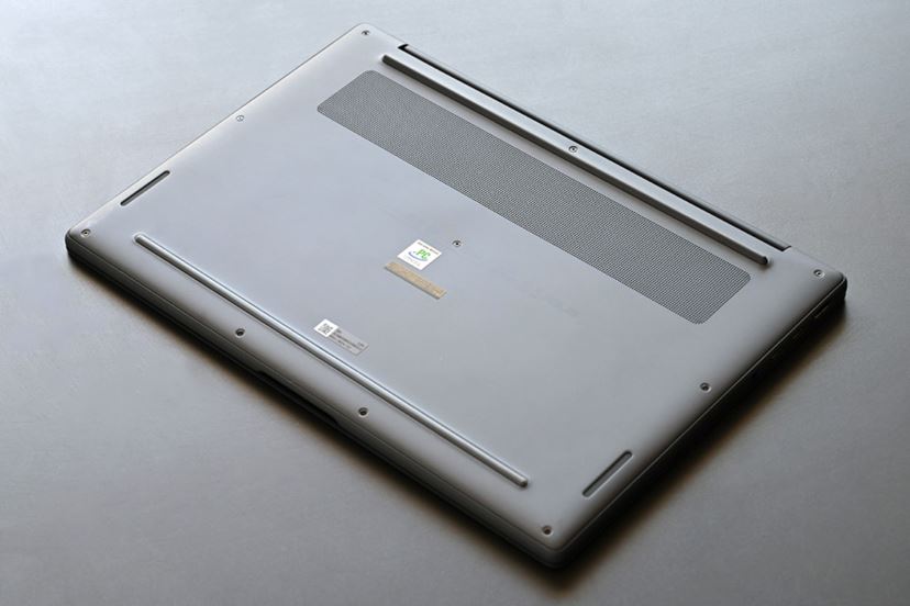 重量1kg切り！ ASUSの超軽量Copilot+ PC「Zenbook SORA」フォト