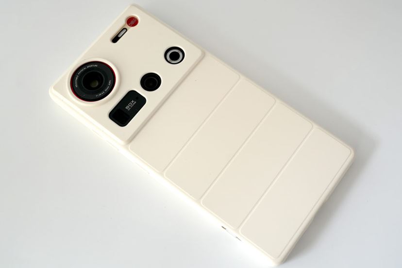 ZTEの旗艦スマホ「nubia Z70 Ultra」パワーとカメラは想像以上