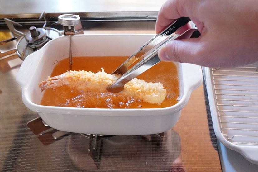 使用済みの大きな料理用鍋（レストラン用品）とガスバーナー、写真の通りです。 使用済みの大きな料理用鍋（レストラン用品）とガスバーナー、写真の