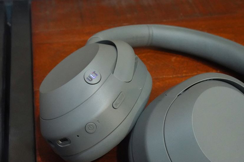 ソニー「WH-1000XM5」 vs. 「ULT WEAR」 大人気ワイヤレス ソニー「WH-1000XM5」 vs. 「ULT WEAR」 大人気ワイヤレス