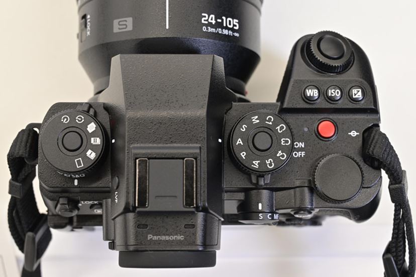 小型・軽量化した「LUMIX S1RII」登場! 8K動画対応の 小型・軽量化した「LUMIX S1RII」登場! 8K動画対応の