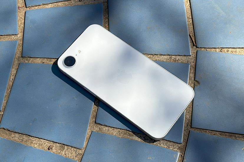 iPhone 16e」速攻レビュー、Apple Intelligenceが使えるいちばん安い