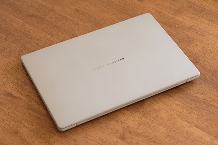 1kg切りで超軽量！ ASUS「Zenbook SORA」は常に持ち歩きたいAI