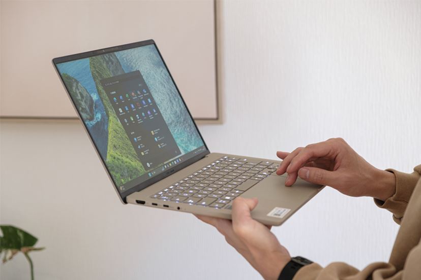 1kg切りで超軽量！ ASUS「Zenbook SORA」は常に持ち歩きたいAI PC