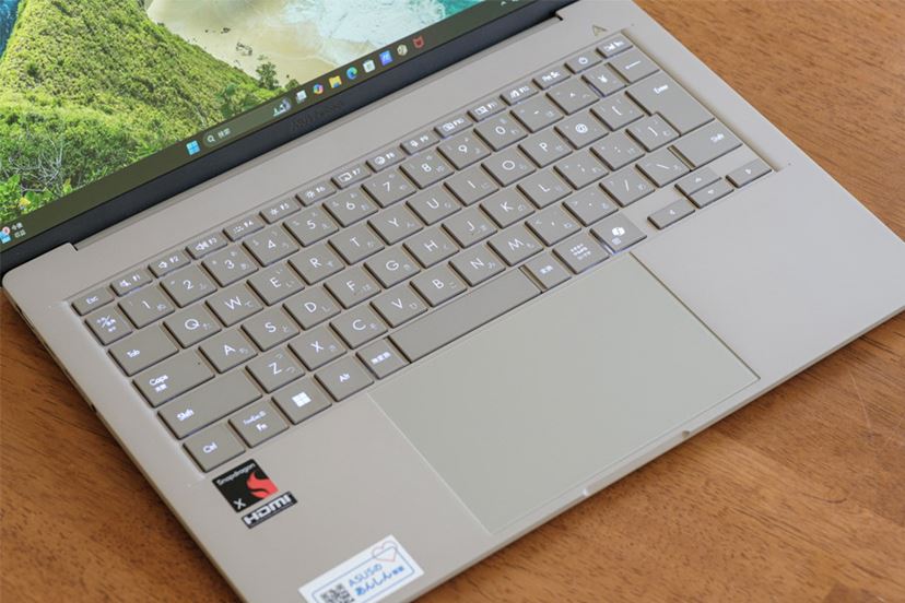 1kg切りで超軽量！ ASUS「Zenbook SORA」は常に持ち歩きたいAI