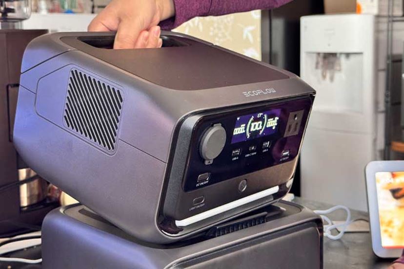 ケーブルレスで着脱可能！ EcoFlowの小型ポータブル電源「RIVER 3 Max