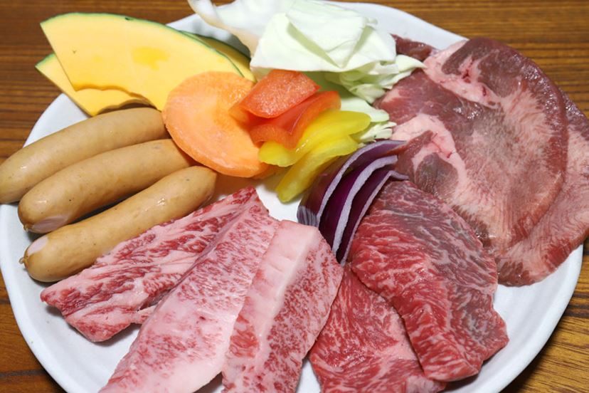 小型でも吸煙力がスゴい! 山善「XGRILL STORM」はひとり焼肉の 小型でも吸煙力がスゴい! 山善「XGRILL STORM」はひとり焼肉の