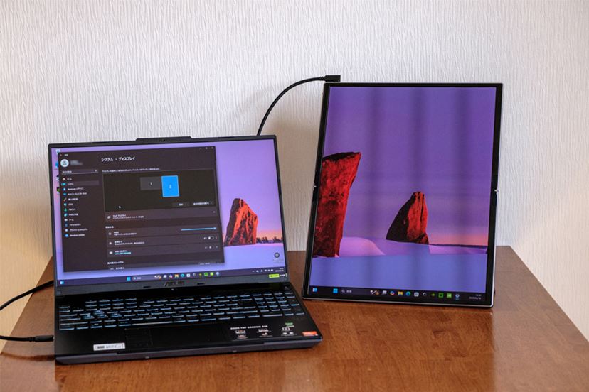 17.3型がこのサイズに!? 折りたためるポータブルモニターASUS