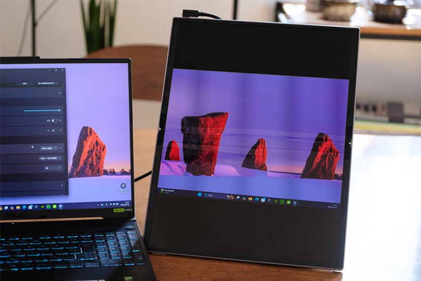 高質 17.3型がこのサイズに!? 折りたためるポータブルモニターASUS ディスプレイ・モニター本体