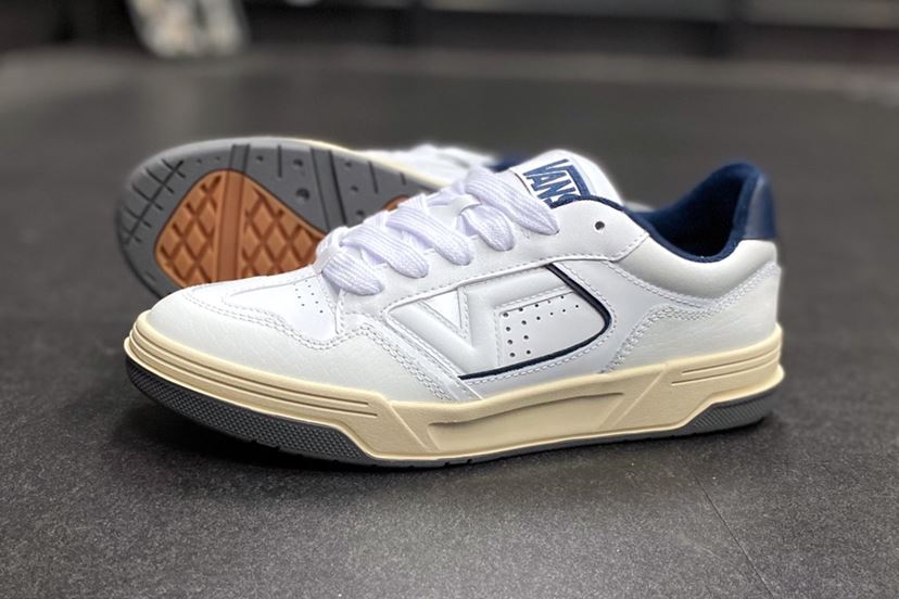 VANS ☆ 【大注目】アップランド カジュアル スニーカー 人気 わかってる感”を春の足元に！ ヴァンズの隠れた名作「アップ