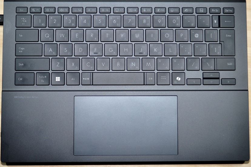 2つの14型ディスプレイで作業効率アップ！ ASUS「Zenbook DUO UX8406CA