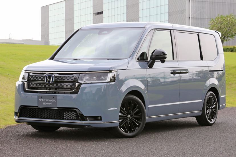 ホンダ「ステップワゴン」に装備充実の新グレード追加！ “黒”基調の最