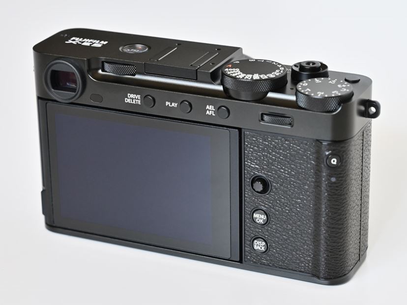 富士フイルム「X-E5」レビュー！ 待望のボディ内手ブレ補正をついに