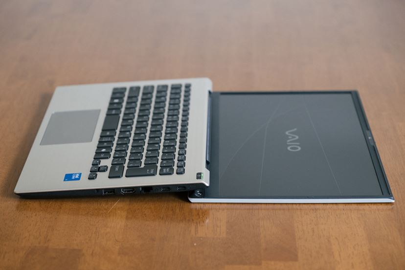 VAIOの“定番”「VAIO F14」は普段使いに最適！ - 価格.comマガジン