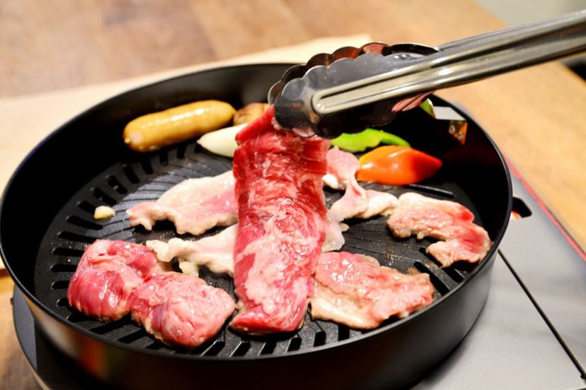 おうち焼肉の最適解！ イワタニの新作「やきまるスリム」で煙も