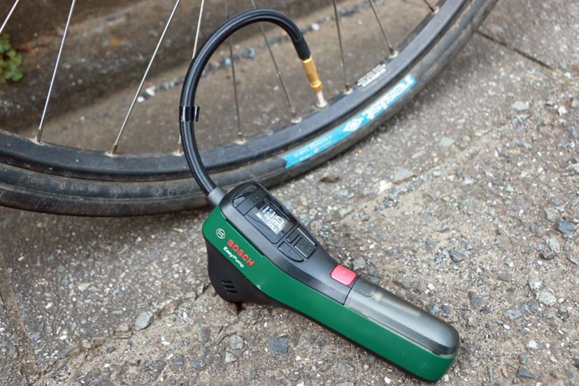 ♦自転車 空気入れ 電動 空気入れ バイク 自転車 コードレスエアポンプ Amazon | JC Yan 電動空気入れ 自転車 ロードバイク 空気入れ 電動