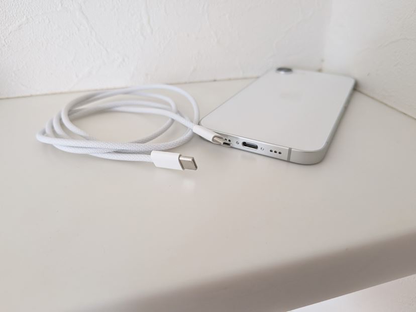 美品 iPhone 16e 128GB ホワイト 本体 充電ケーブル付き 楽天市場】【 安心して使えます!】iphone16e 充電器 ケーブルセット pd