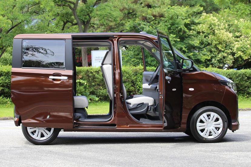 なぜ「スライドドア」を採用？ “150万円の壁”を死守した新型「ムーヴ 