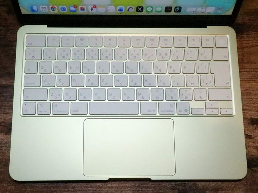 【希少品】MacBook 初期モデル ホワイト 付属品・箱付き 通電確認済み 10万円を切る新基準！ 「MacBook Neo」実機レビュー。99,800円で手に