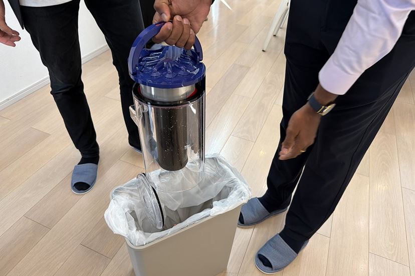 ダイソン」初の水拭きもできるロボット掃除機「Spot＋Scrub Ai」は