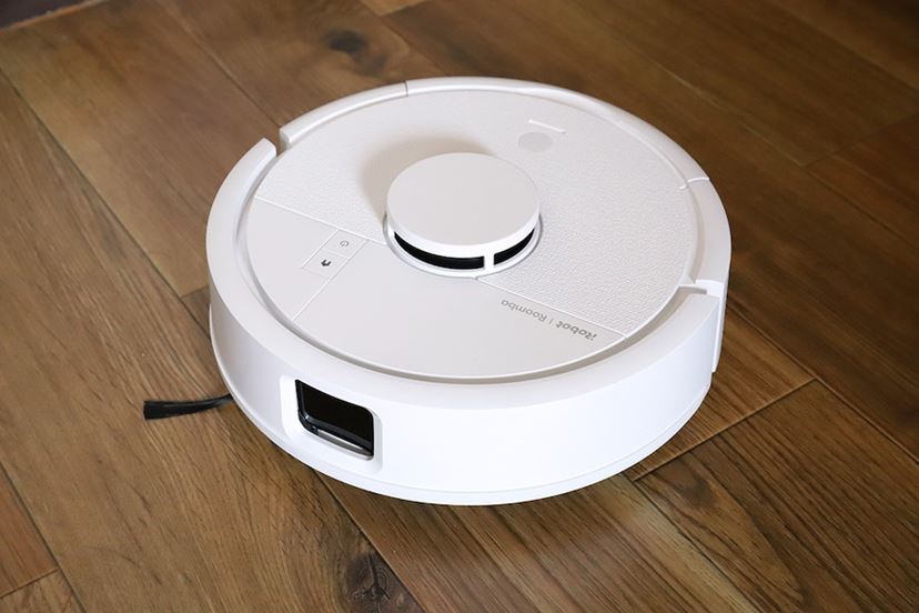 普通のルンバが入れない約30cmの隙間もスイスイ！ 超コンパクトな