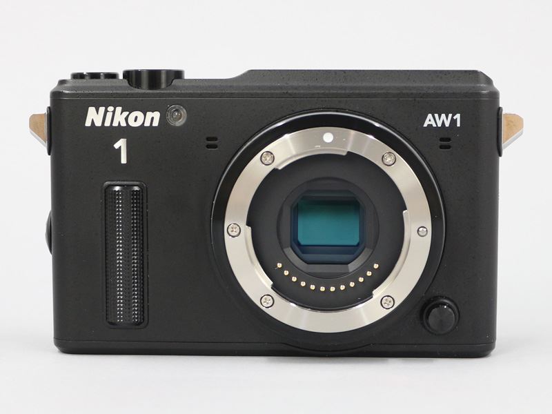 “世界初”の防水ミラーレス一眼カメラ「Nikon 1 AW1」を持って登山