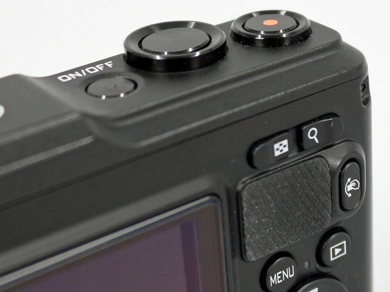 “世界初”の防水ミラーレス一眼カメラ「Nikon 1 AW1」を持って登山