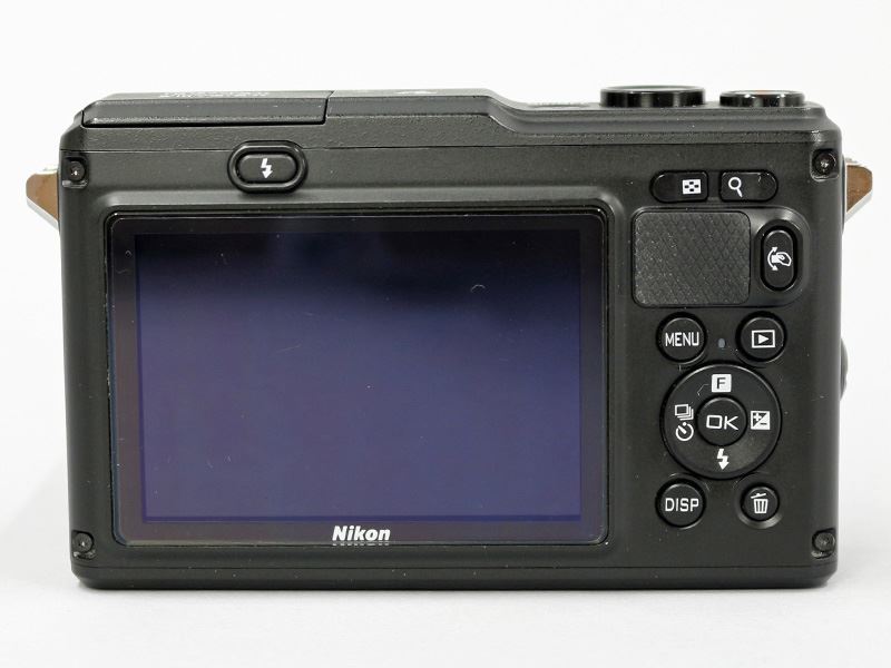 世界初”の防水ミラーレス一眼カメラ「Nikon 1 AW1」を持って登山してき 