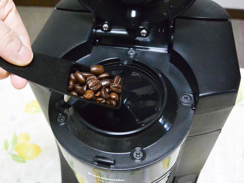 ミルからドリップまで全自動! “味変”もできるパナソニックのコーヒーメーカーの実力に迫る - 価格.comマガジン ミルからドリップまで全自動! “味変”もできるパナソニックのコーヒーメーカーの実力に迫る - 価格.comマガジン