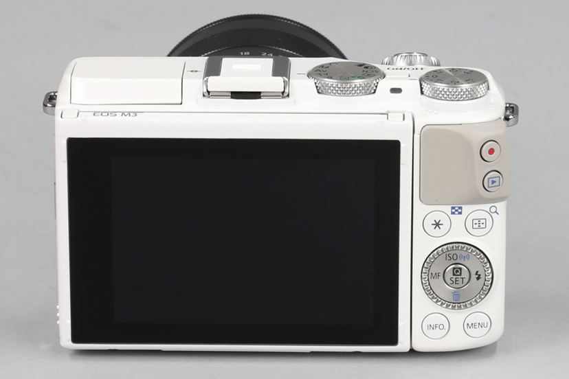 ハイエンド向けになったキヤノン「EOS M3」。ダイヤル操作強化！ EVF