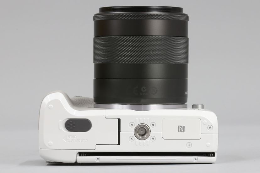 ハイエンド向けになったキヤノン「EOS M3」。ダイヤル操作強化！ EVF