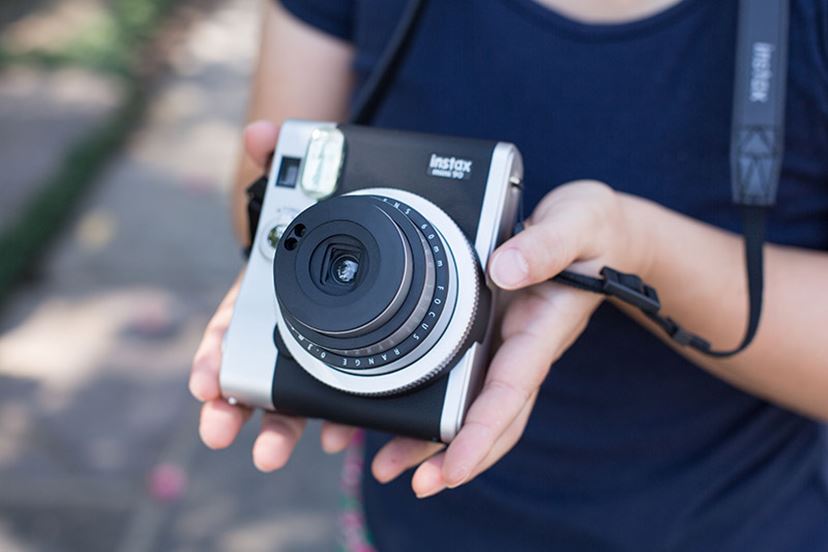 最大63％オフ！ FUJIFILM インスタントカメラ チェキ instax mini 90 ネオクラシック ブラック INS MINI NC 