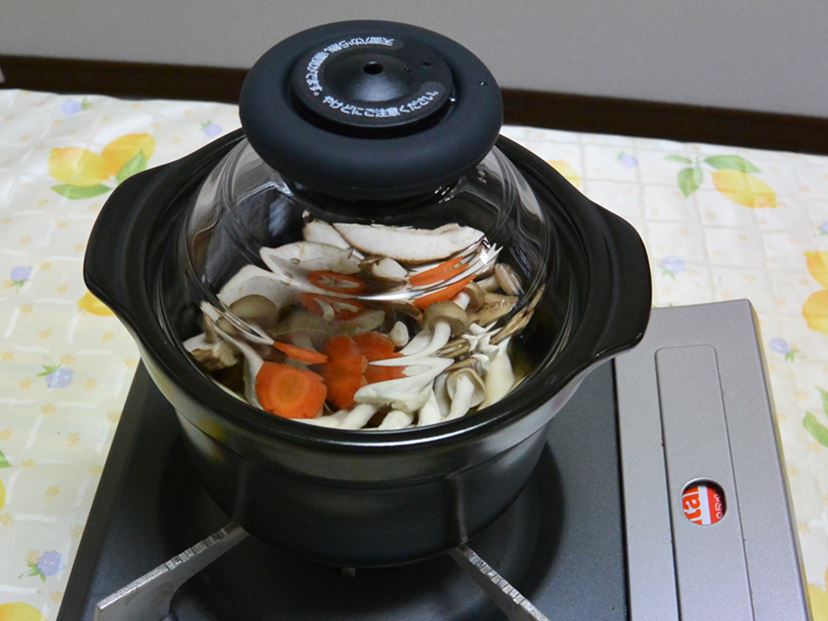 Tーfal鍋蓋2個、電子炊飯器、二つ料理同時に作る鍋、土鍋、包丁なま板など16点 Tーfal鍋蓋2個、電子炊飯器、二つ料理同時に作る鍋、土鍋、包丁