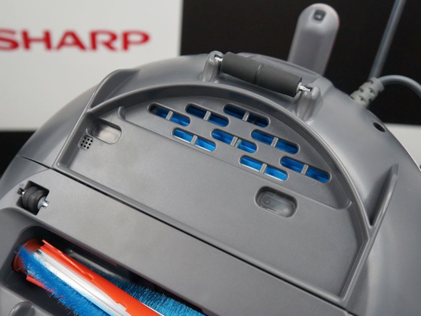 温風でダニを引き剥がす！ 予想以上に“効く”シャープのふとん掃除機