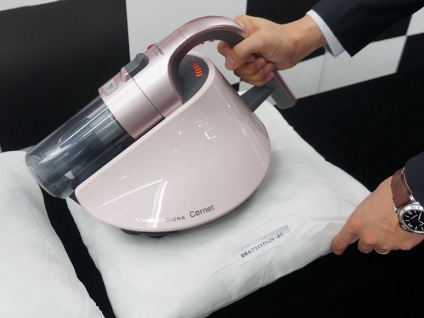 温風でダニを引き剥がす！ 予想以上に“効く”シャープのふとん掃除機