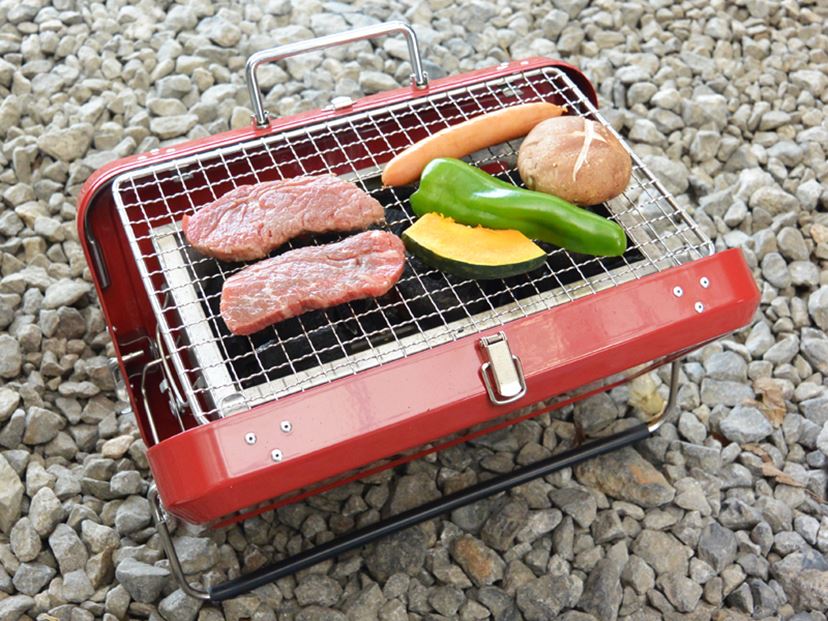 1人でジュウジュウ♪ 「オヒトリサマBBQグリル」で“ぼっちBBQ”やって