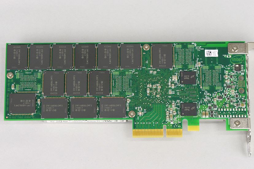 リード最大2400MB/s！ 480GBで約6万円の超高速SSD「Intel SSD 750」を