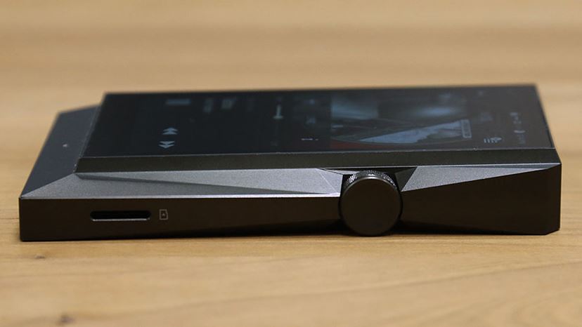 Astell&Kernの超高級ポータブルプレーヤー「AK380」を聴いてみた Astell&Kernの超高級ポータブルプレーヤー「AK380」を聴いてみた