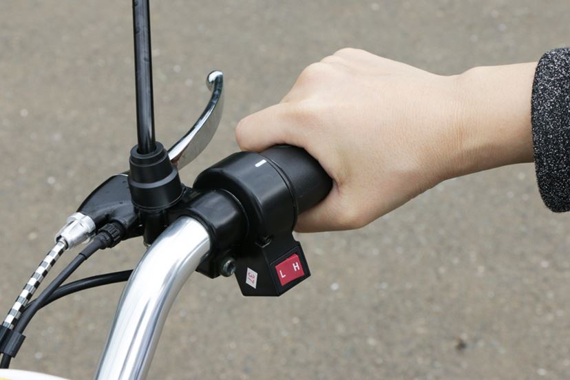 漕げるバイク”試乗レポ! ペダルが付いた電動スクーター「bycle」って 漕げるバイク”試乗レポ! ペダルが付いた電動スクーター「bycle」って