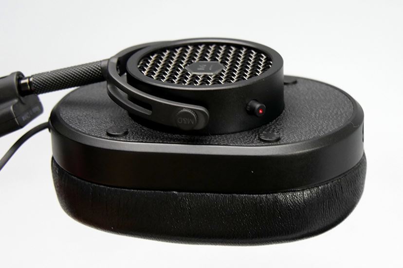 見た目だけじゃない！ 天然皮革の高級ヘッドホン「MH40/MH30」は音も