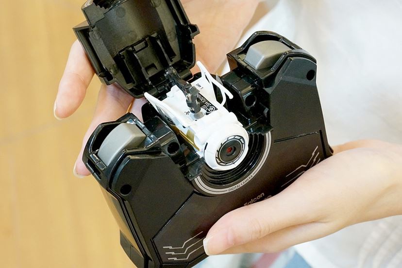 カメラ付き小型ラジコンヘリ「ナノファルコンデジカム」で空撮し