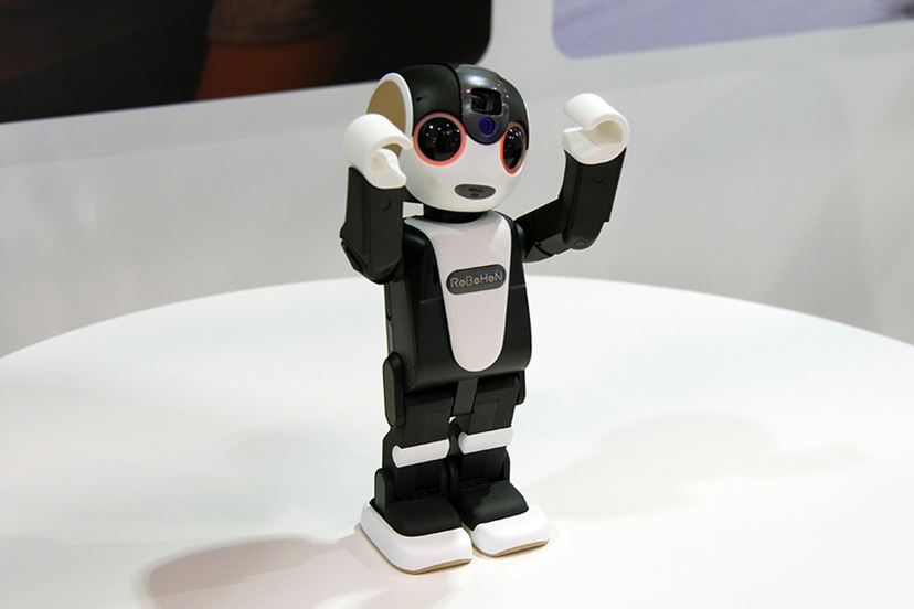 踊る・話す・プロジェクターで映し出すロボット電話「RoBoHoN」が2016年に登場！ - 価格.comマガジン