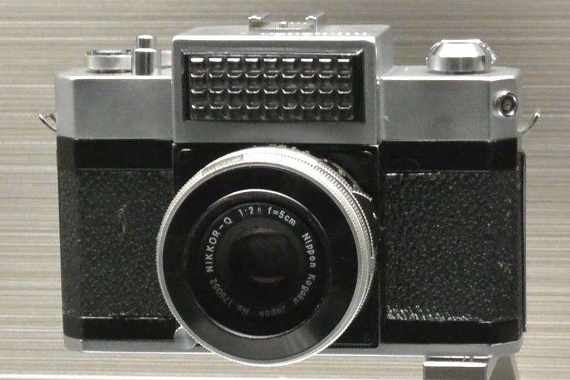 どえらい本をお借りしました(ニコン百年史）