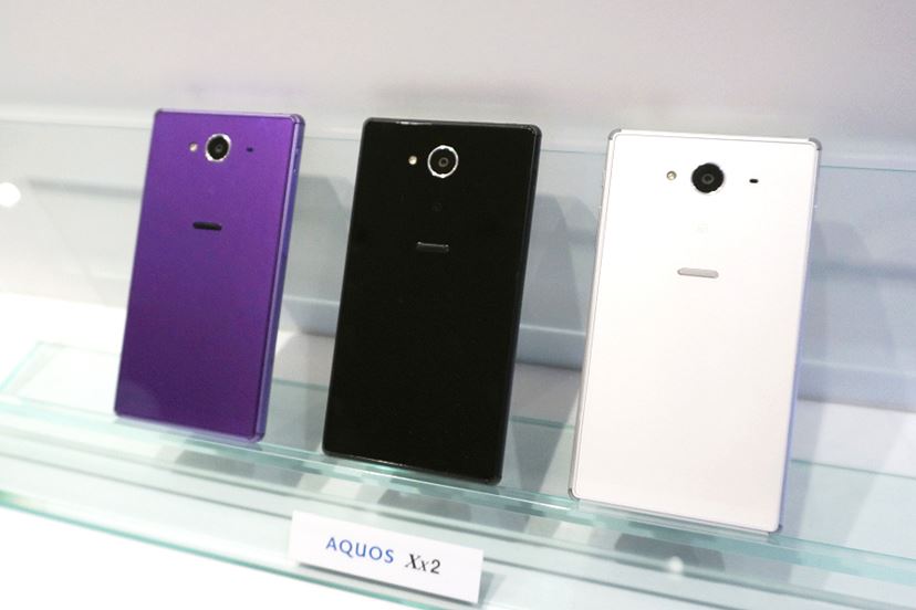 シャープ秋冬スマホ発表会！ 「AQUOS」シリーズ勢揃い&ロボット電話
