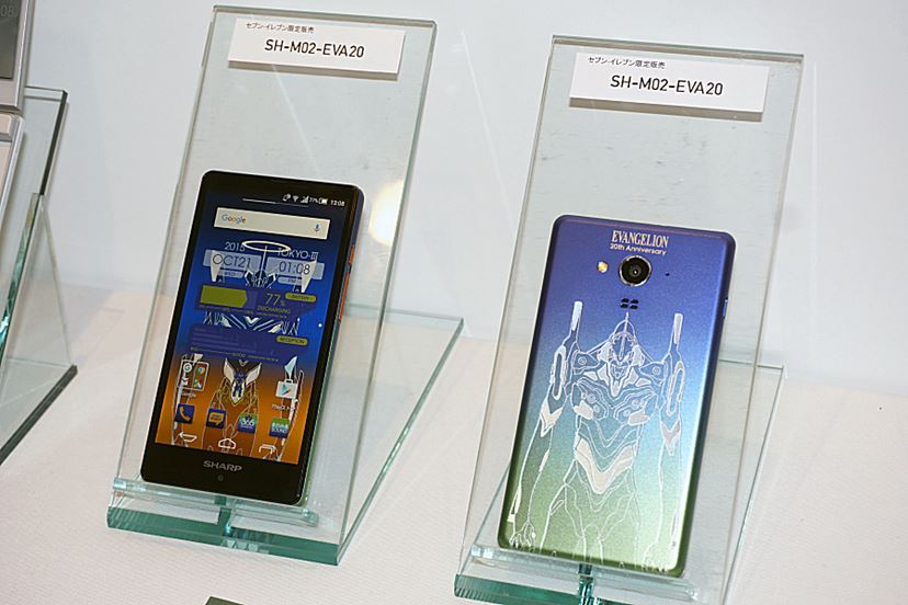 シャープ秋冬スマホ発表会！ 「AQUOS」シリーズ勢揃い&ロボット