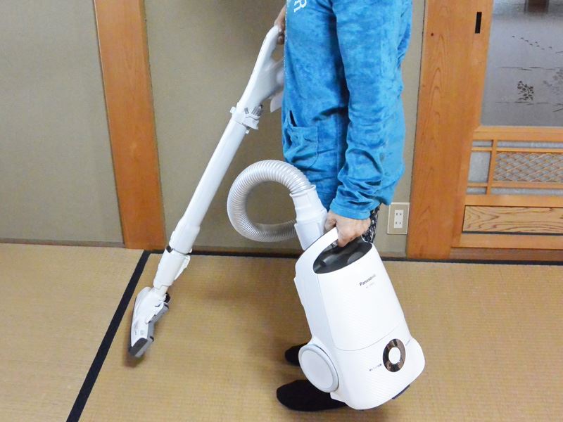 パナソニックの“シニア向け”掃除機「Jコンセプト」を60代夫婦が使って