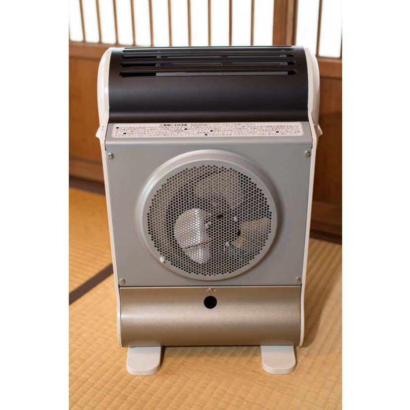 1.ガスカセット❣️の暖房器具です‼️ 使ってみた！ カセットガス1本で部屋全体を暖める「イワタニ