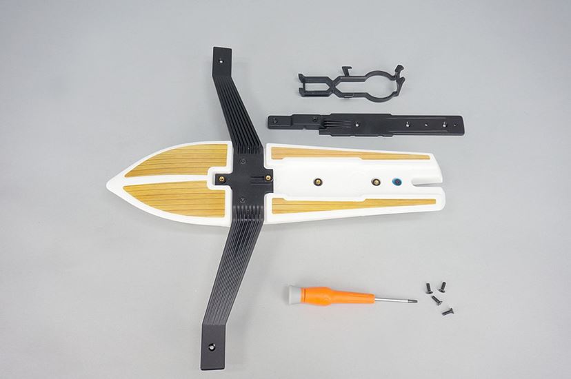 水空両用のハイブリッド！ ミニドローン「Hydrofoil」を小川で