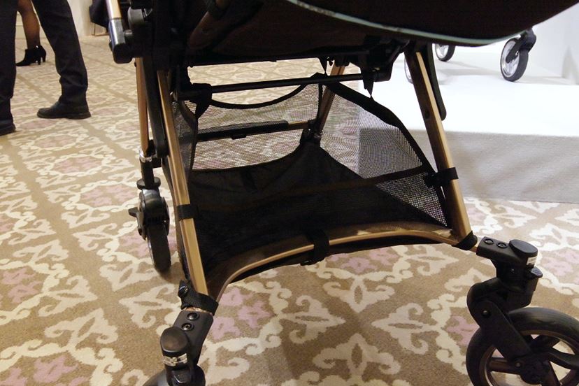 ガタガタ路面も快適！ ピジョンのVIPなベビーカー「Premige」の魅力を