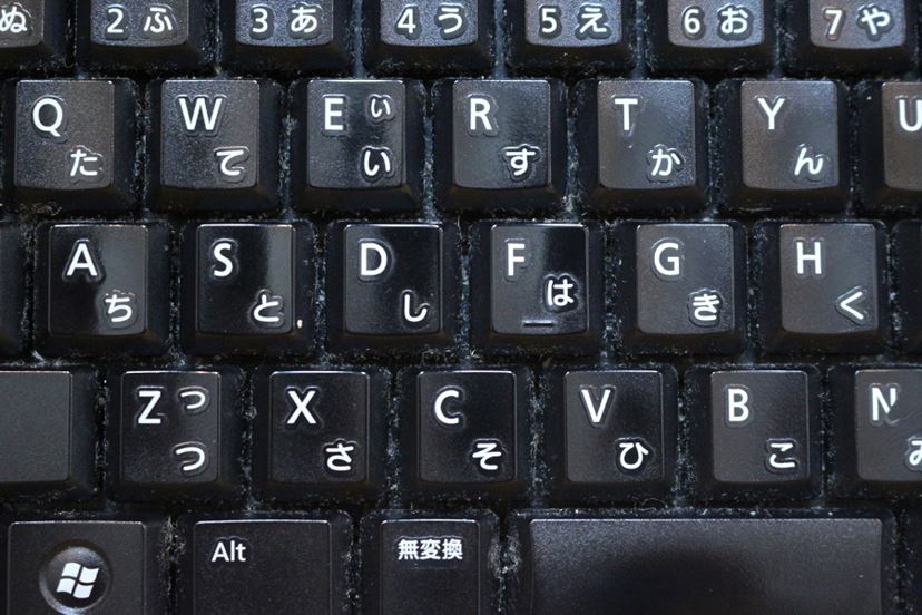 汚れたフルサイズキーボードノートPC 実は超汚い!? パソコンのキーボードを大掃除してみた - 価格.comマガジン